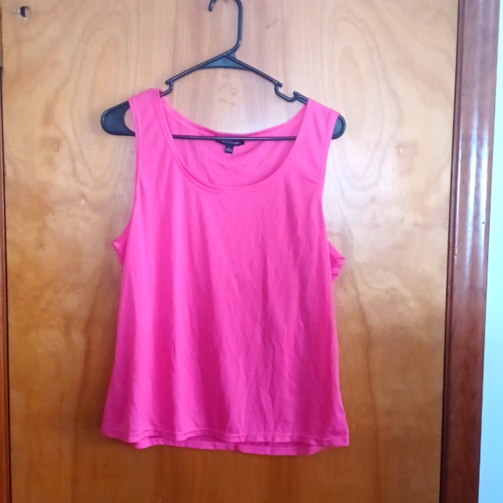 Notations solid scoop neck tank top.